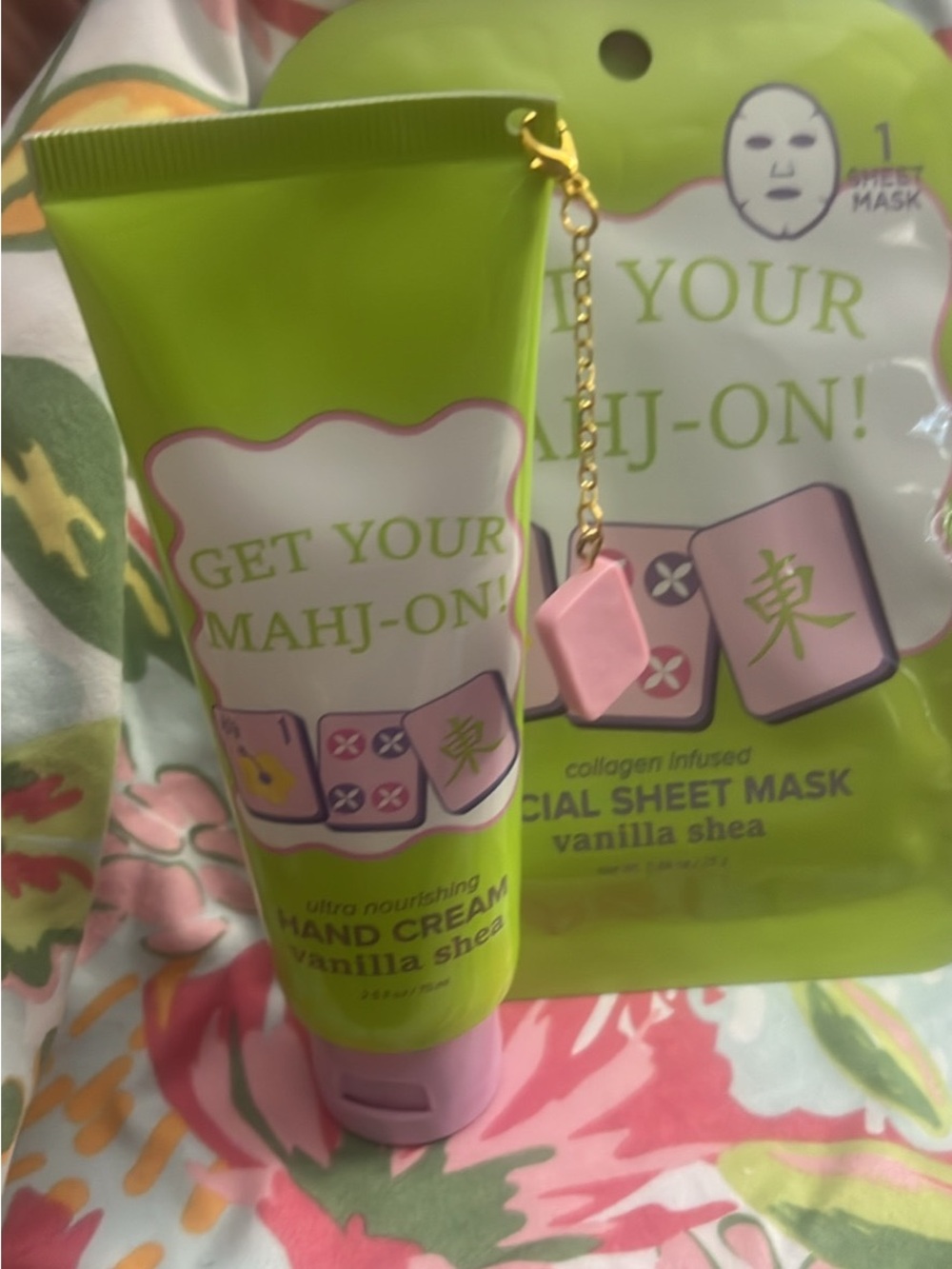 Vanilla Shea Hand Cream & Sheet Mask Set - Green/Pink